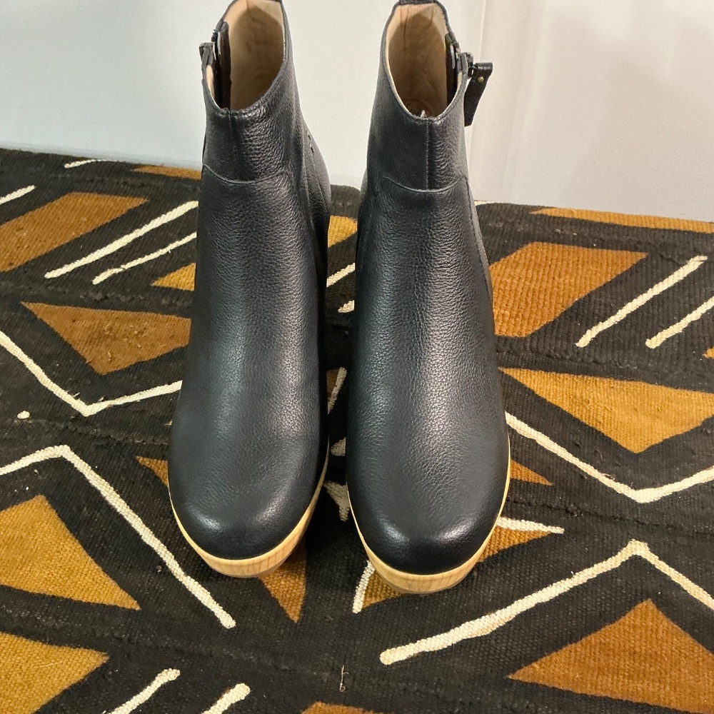 Boots - Picture 2 of 5